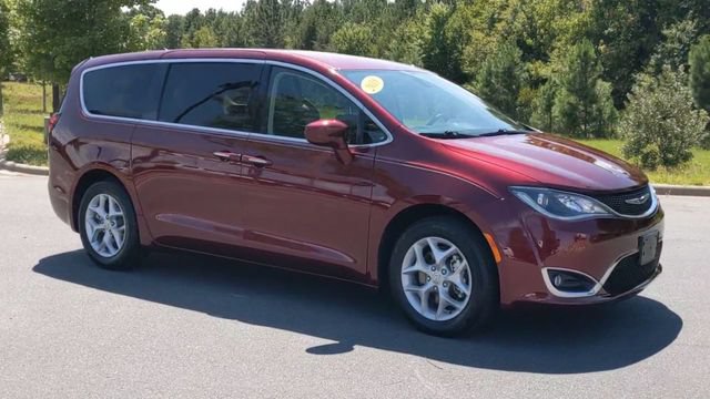 Used 2018 Chrysler Pacifica Touring Plus w/ Tire & Wheel Group FWD image 6