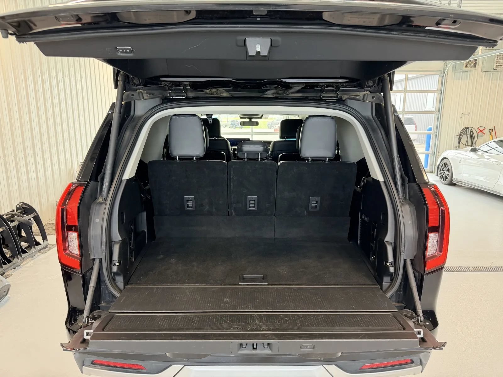 Used 2025 Ford Expedition Platinum AWD/4WD image 17