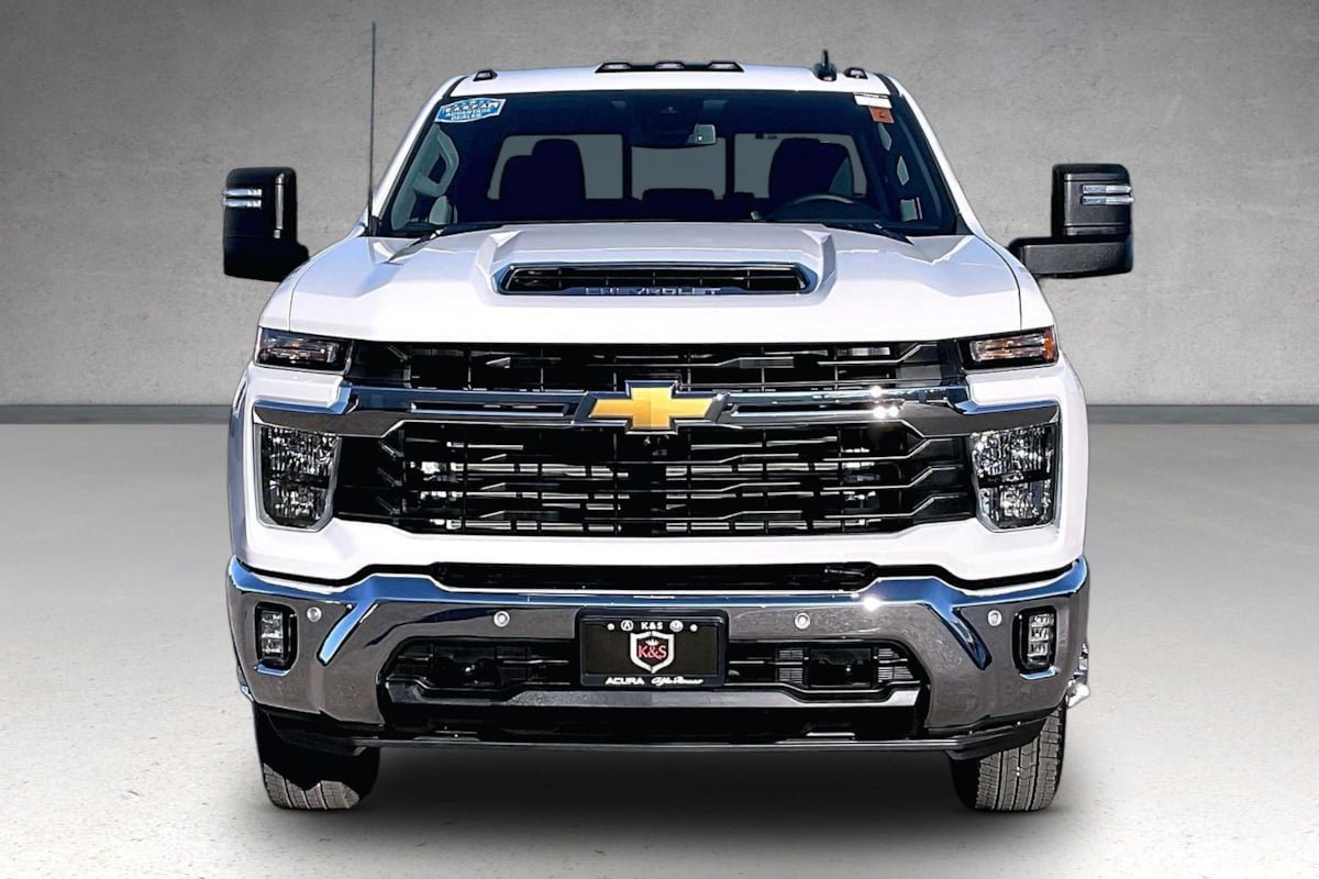 Used 2025 Chevrolet Silverado 3500 LT w/ Safety Package AWD/4WD image 3