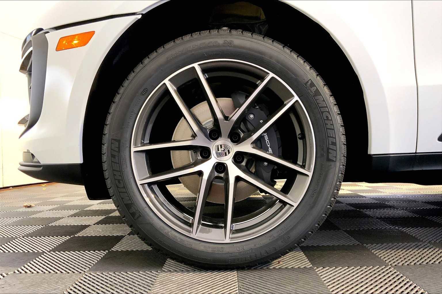 New 2026 Porsche Macan image 11