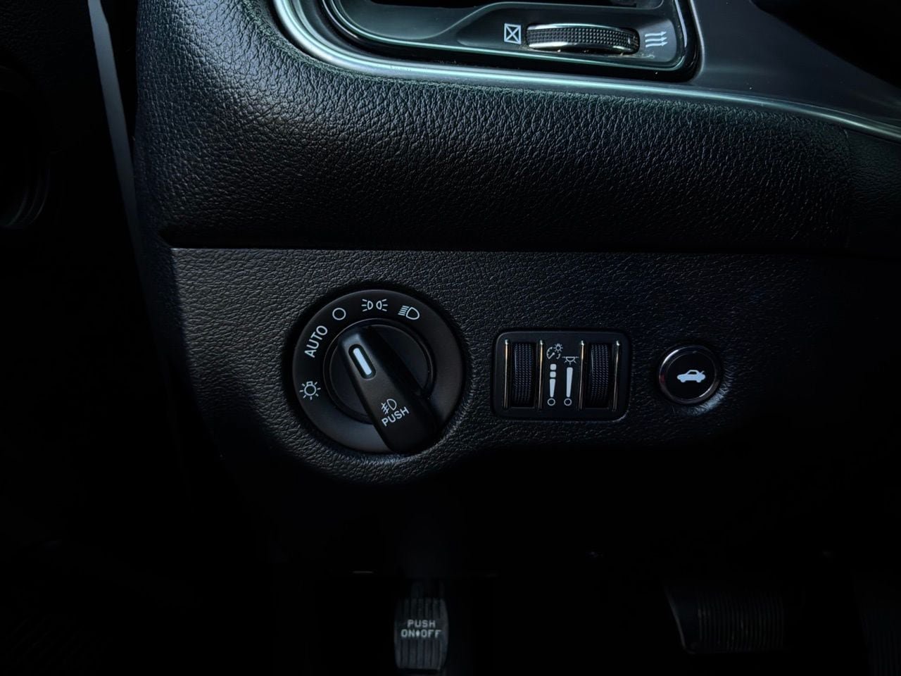 Used 2019 Dodge Challenger R/T w/ Driver Convenience Group RWD image 24