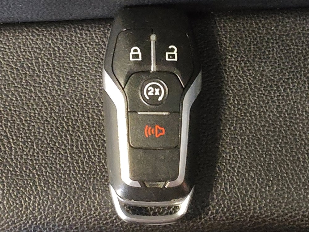 Used 2016 Ford Explorer XLT w/ Equipment Group 202A AWD/4WD image 32