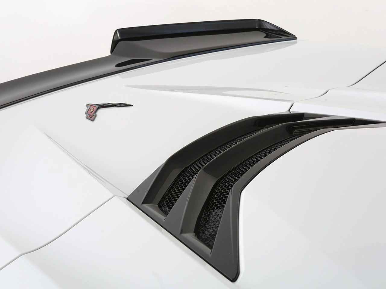 Used 2025 Chevrolet Corvette Z06 w/ Stealth Interior Trim Package RWD image 16