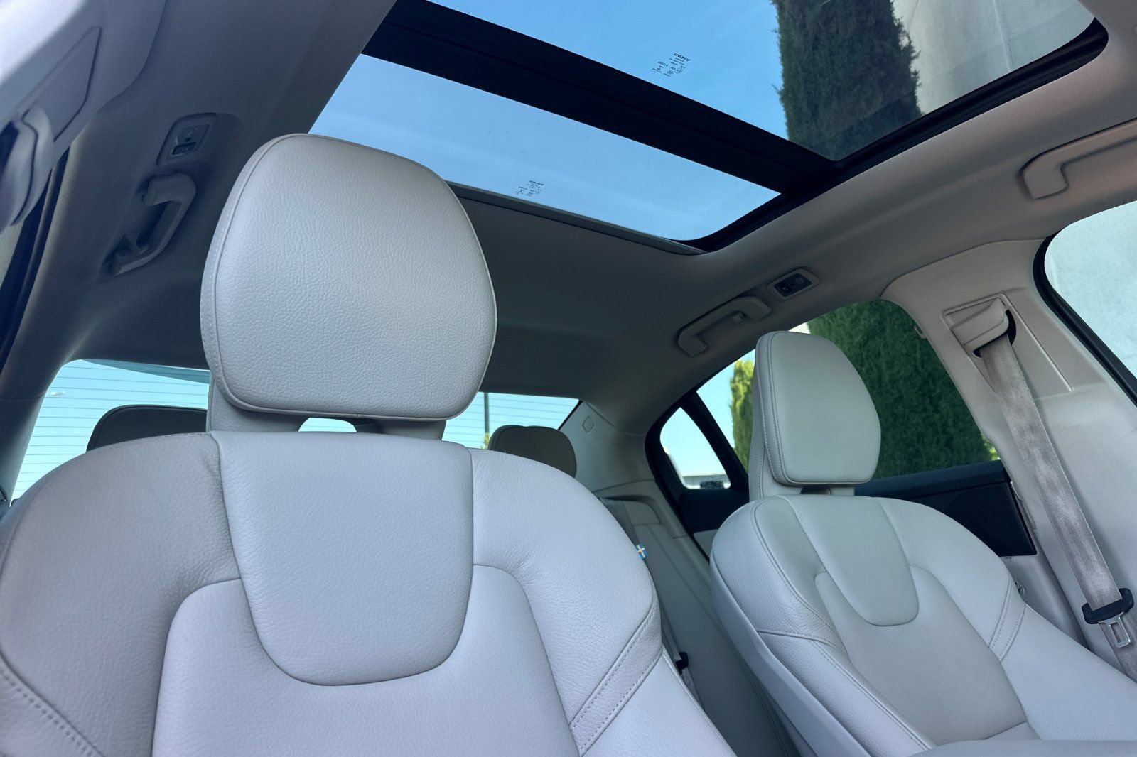 Used 2019 Volvo S60 T6 Momentum w/ Multimedia Package AWD/4WD image 16