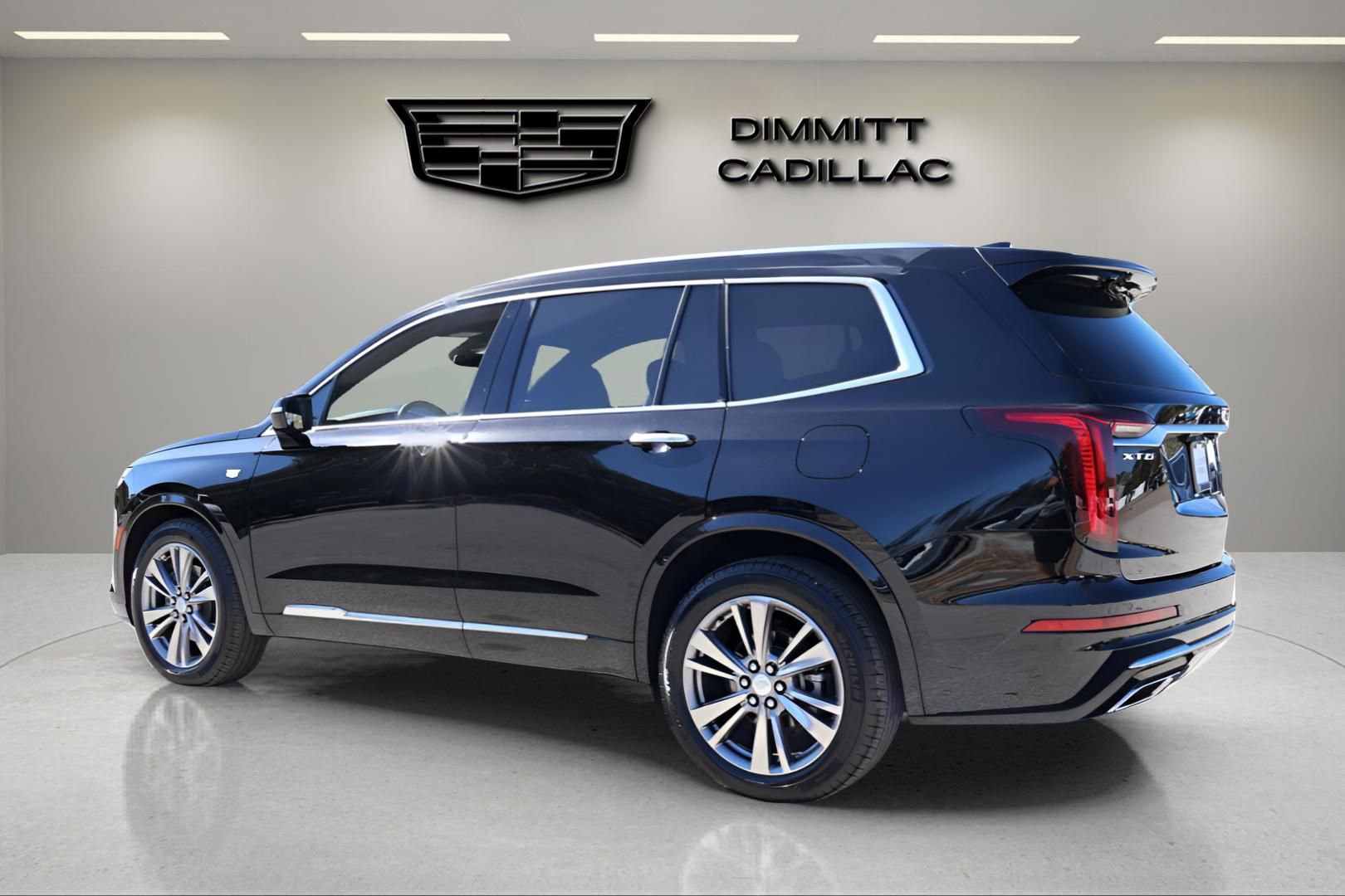 Certified 2025 Cadillac XT6 Premium Luxury image 3