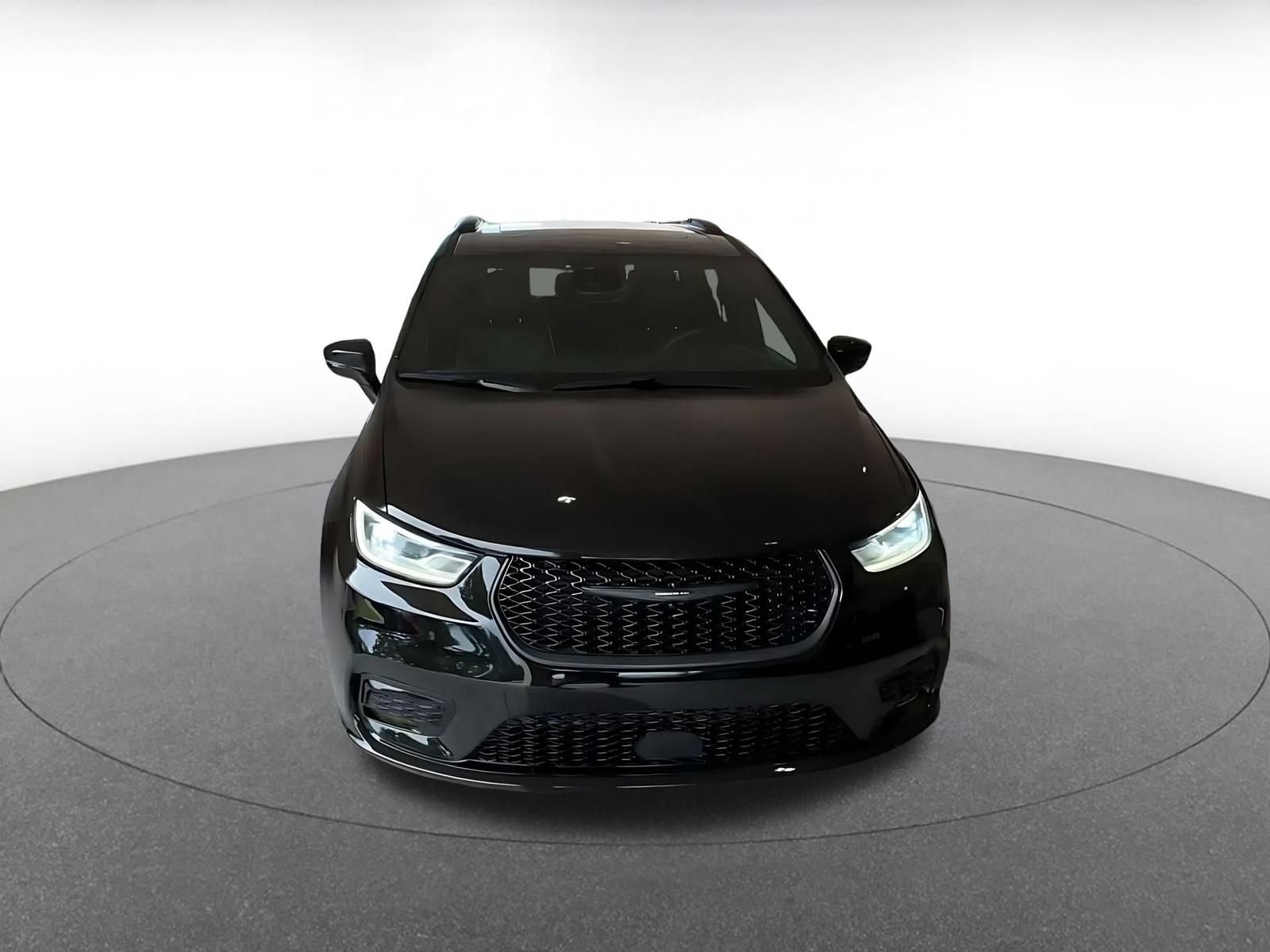 Used 2025 Chrysler Pacifica Limited FWD image 4