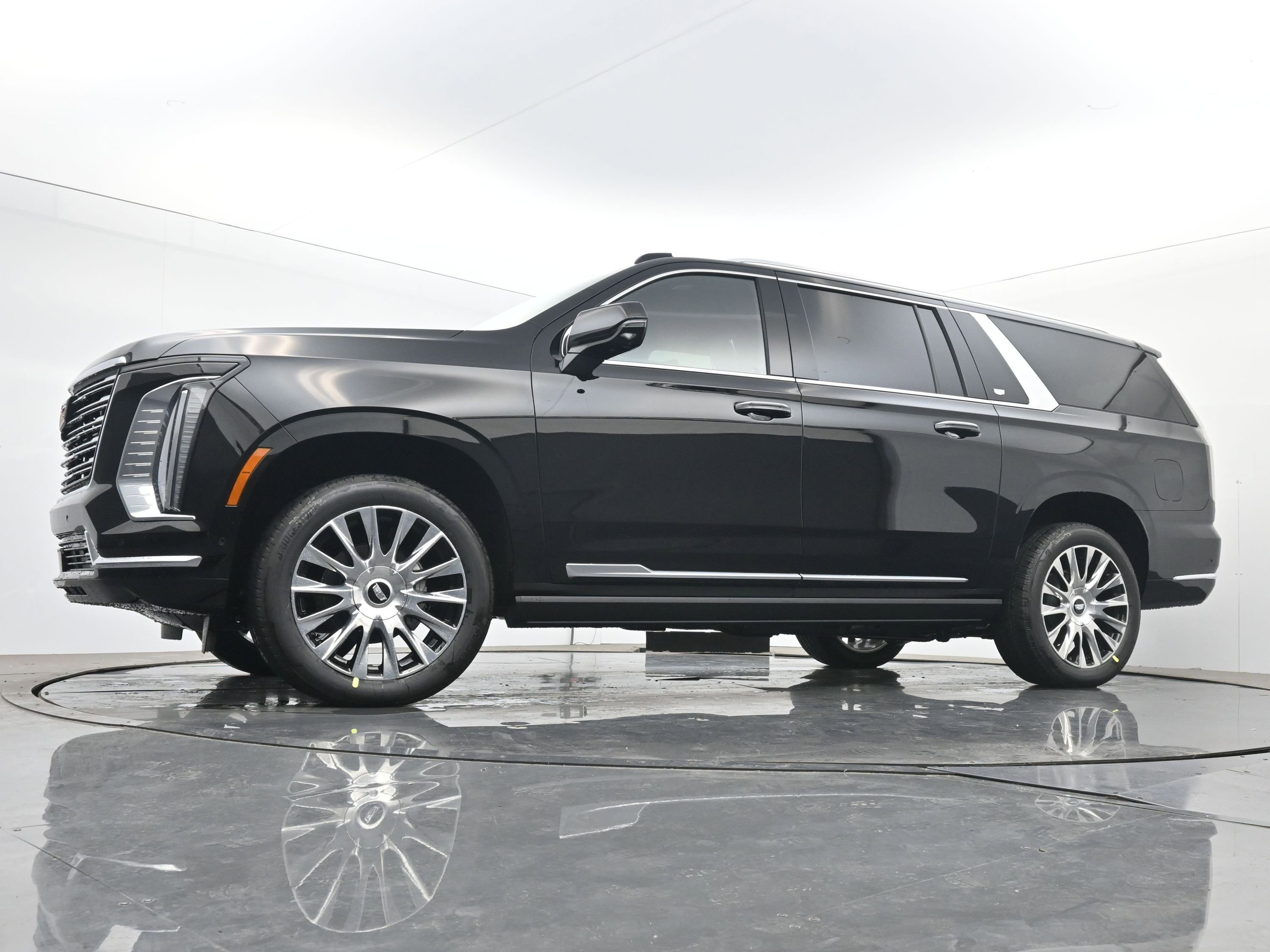 New 2026 Cadillac Escalade ESV Platinum Luxury w/ LPO, Floor Liner Package AWD/4WD image 16