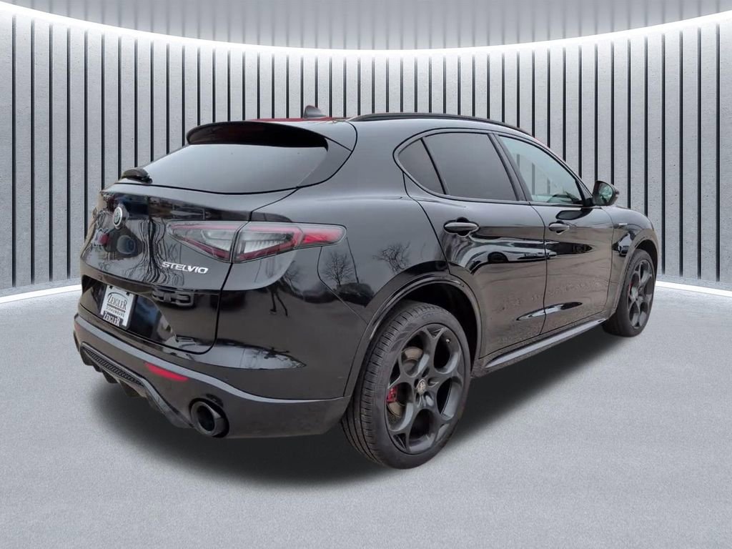 Used 2024 Alfa Romeo Stelvio Veloce image 7