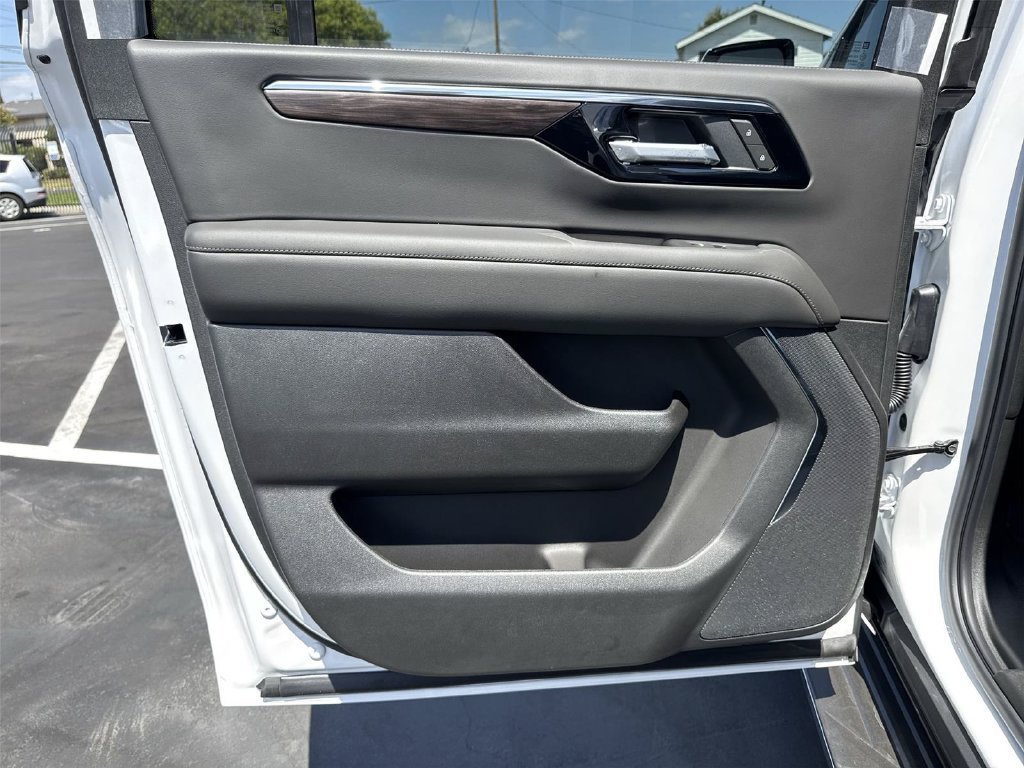 New 2026 Chevrolet Suburban LS RWD image 25