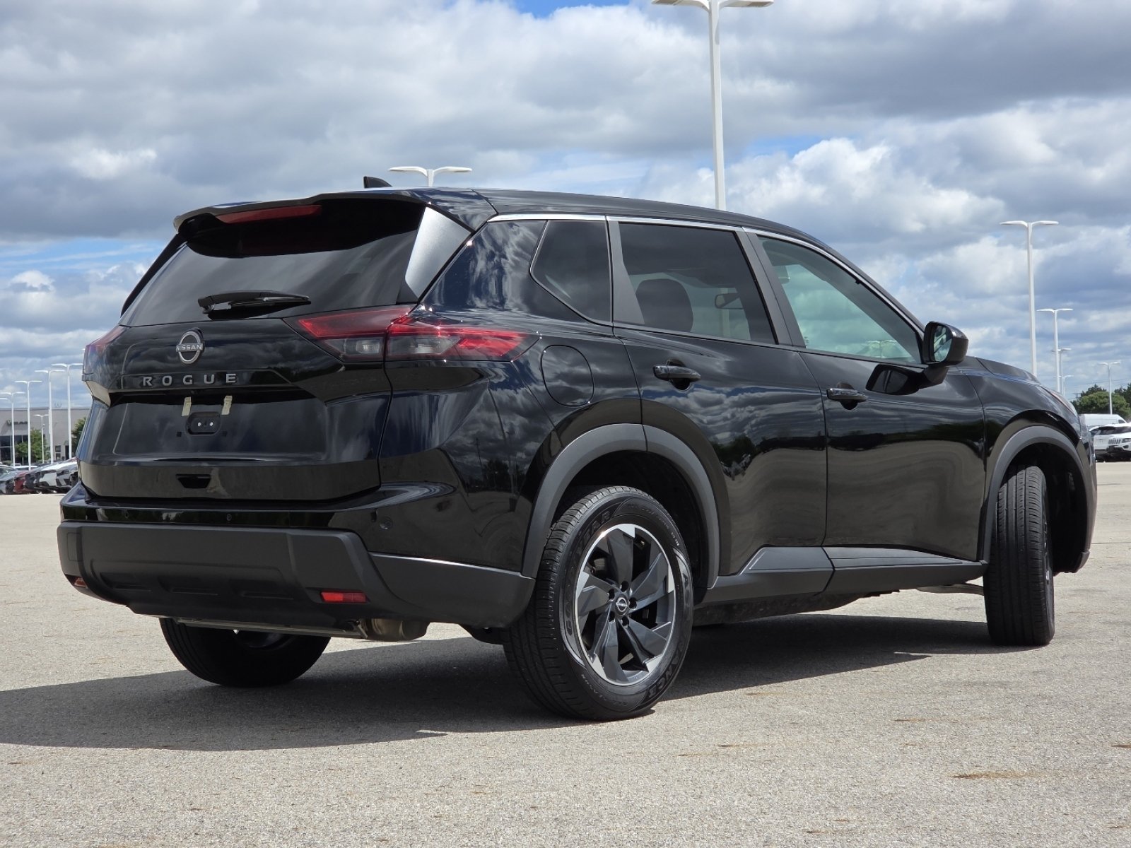 Used 2025 Nissan Rogue SV FWD image 16