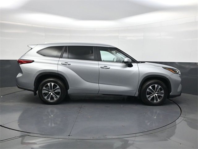 Used 2023 Toyota Highlander L image 3