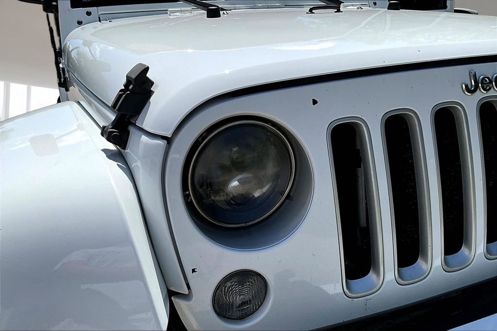 Used 2016 Jeep Wrangler Unlimited Sahara AWD/4WD image 25