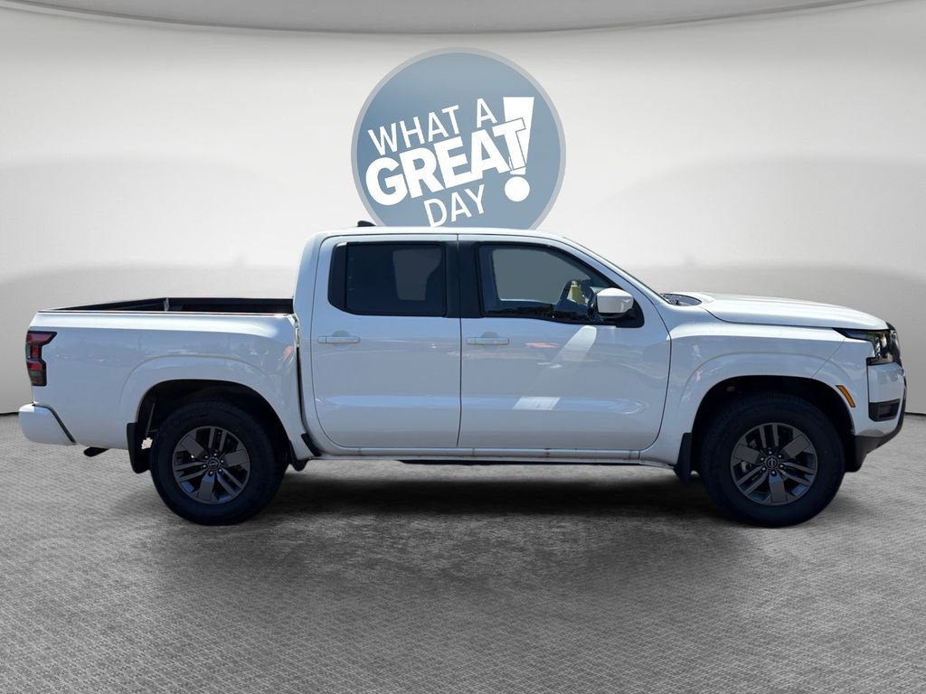 Used 2025 Nissan Frontier SV image 2