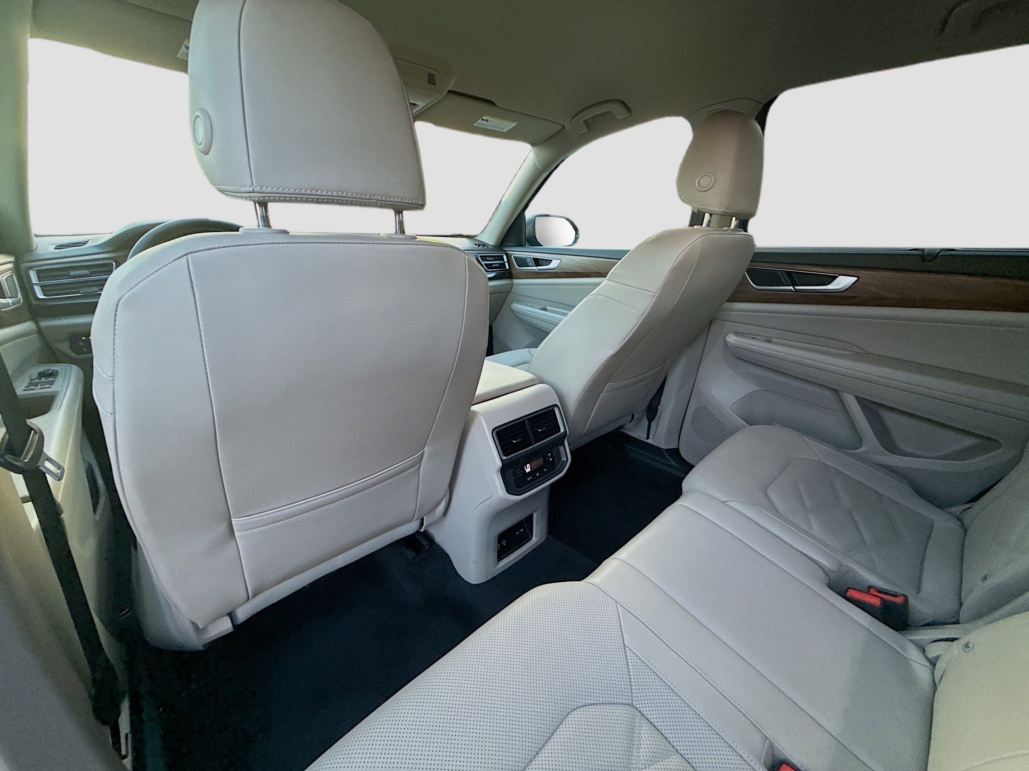 Used 2024 Volkswagen Atlas SE image 24