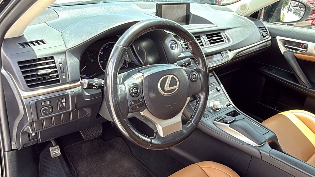 Used 2016 Lexus CT 200h w/ Navigation Package FWD image 24