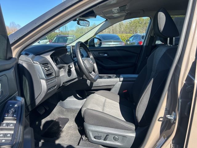 Used 2025 Nissan Rogue SV image 13