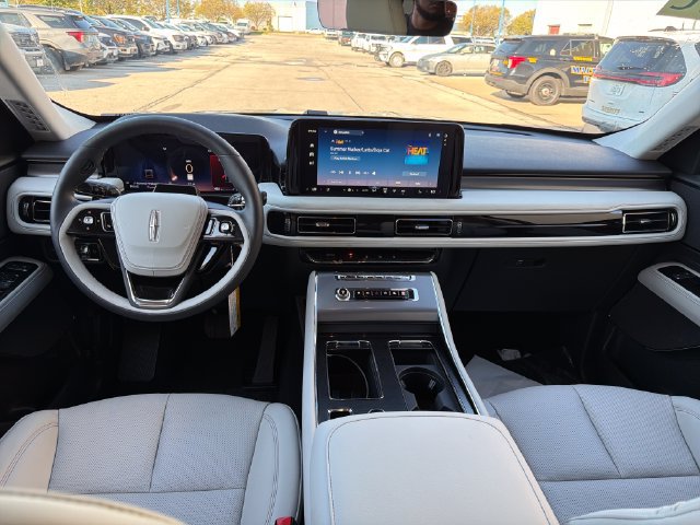 New 2026 Lincoln Aviator AWD w/ Jet Appearance Package image 18
