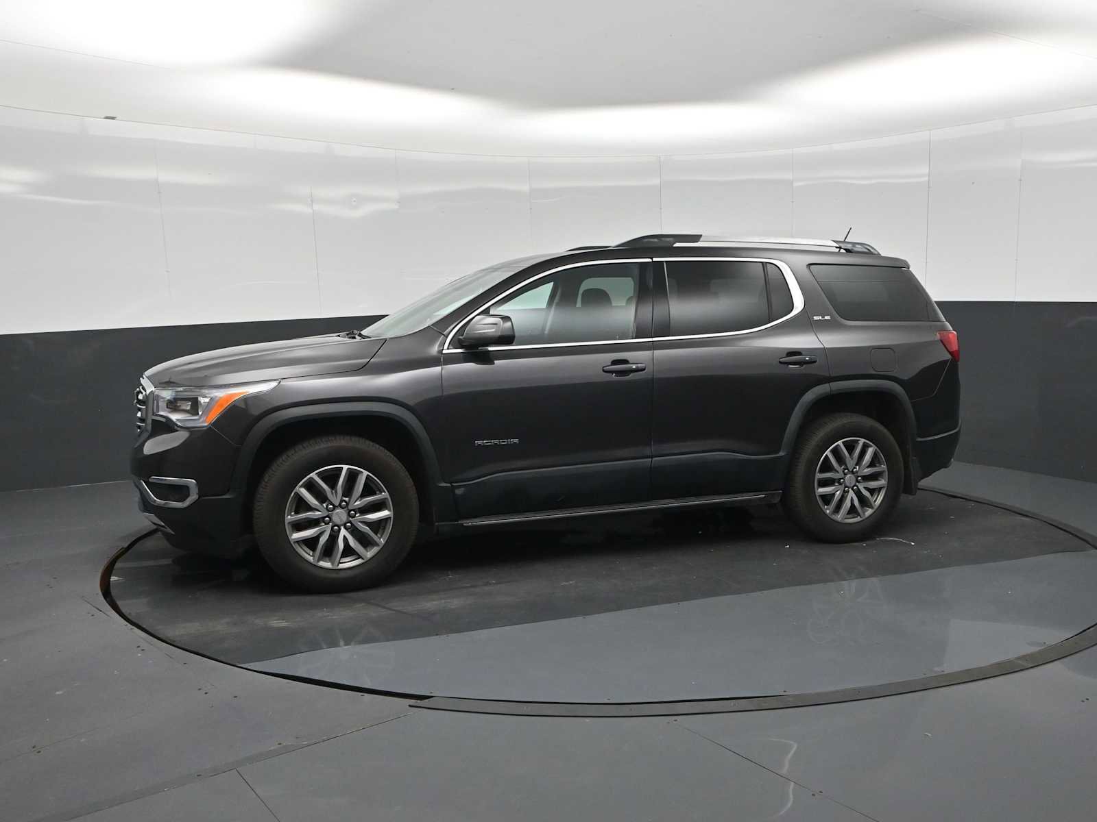 Used 2017 GMC Acadia SLE AWD/4WD image 4