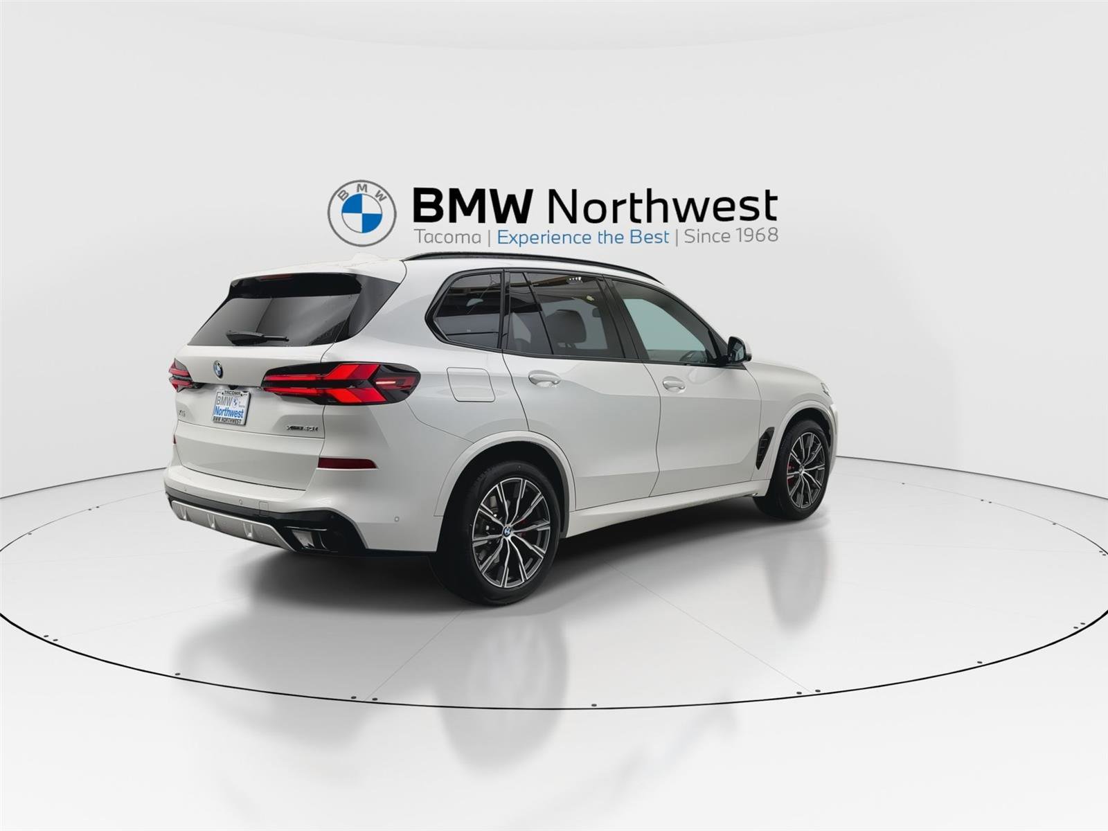 New 2026 BMW X5 xDrive40i w/ M Sport Package image 3