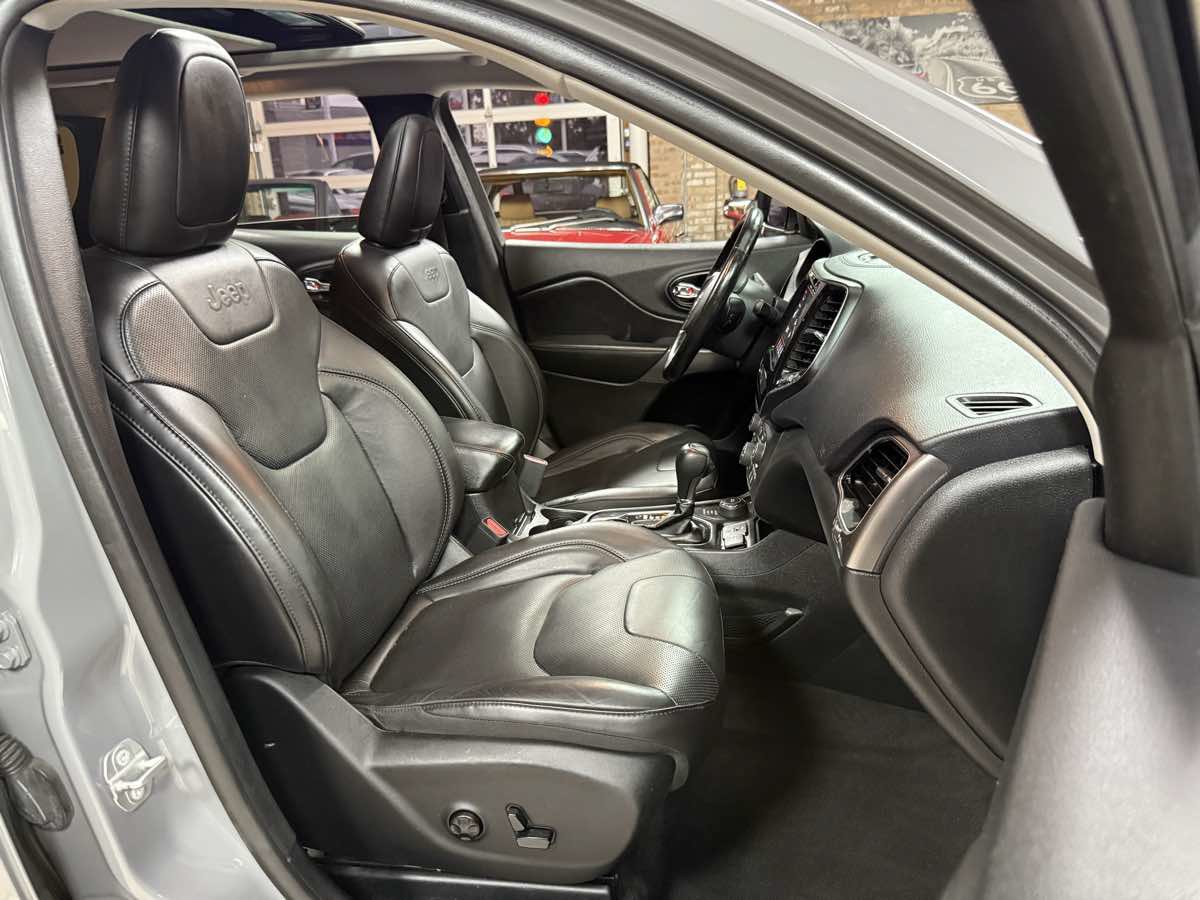 Used 2020 Jeep Cherokee Limited AWD/4WD image 26