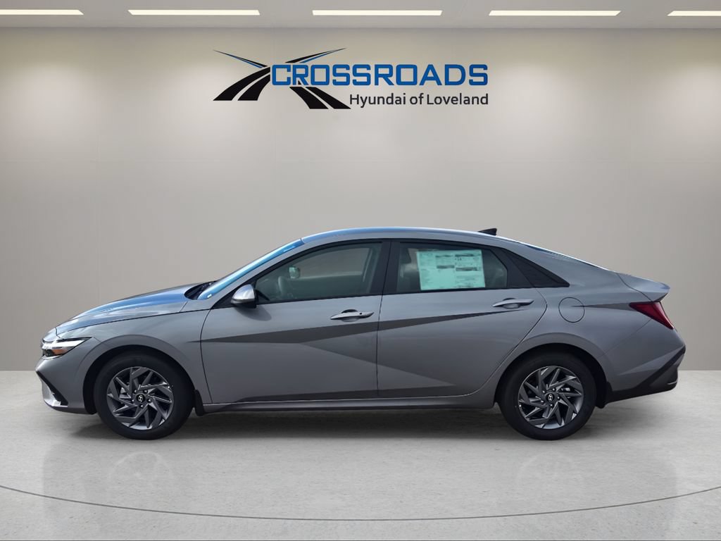 Used 2026 Hyundai Elantra Hybrid FWD image 2