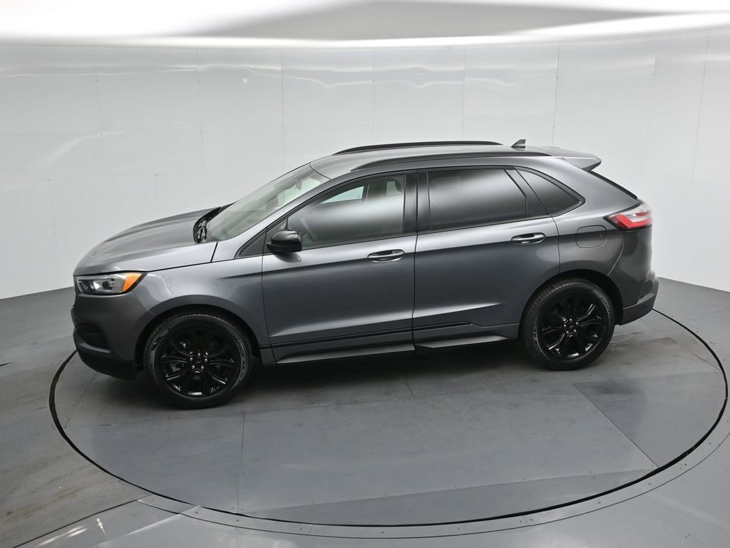 Certified 2022 Ford Edge SE w/ Black Appearance Package image 44