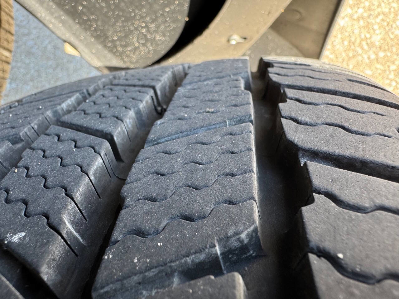 Used 2013 Chevrolet Suburban LS RWD image 5