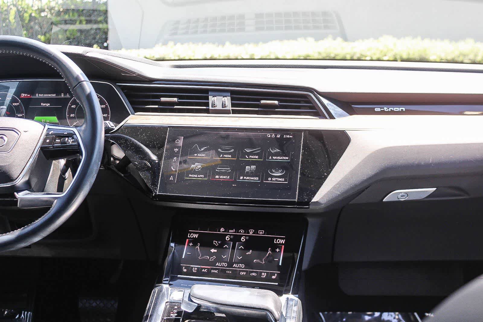 Used 2019 Audi e-tron Prestige w/ Prestige Package AWD/4WD image 17