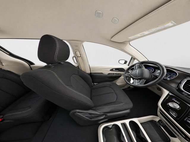 Used 2023 Chrysler Voyager LX FWD image 17