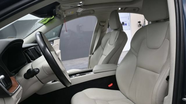 Used 2021 Volvo S60 T6 Momentum AWD/4WD image 24
