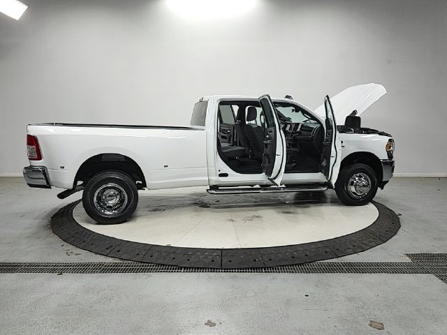 Used 2024 RAM 3500 Big Horn AWD/4WD image 17