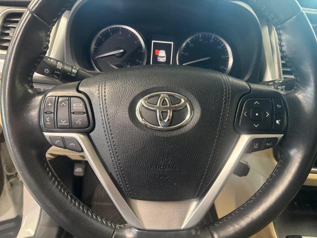 Used 2018 Toyota Highlander Limited AWD/4WD image 19