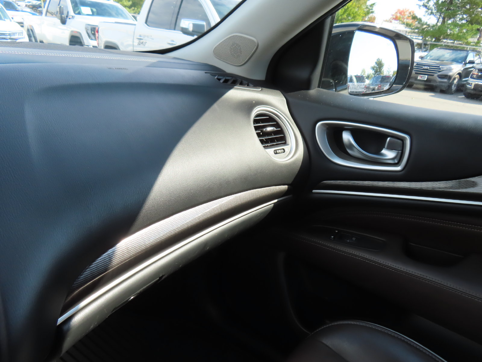 Used 2016 INFINITI QX60 Luxe w/ Premium Package AWD/4WD image 23