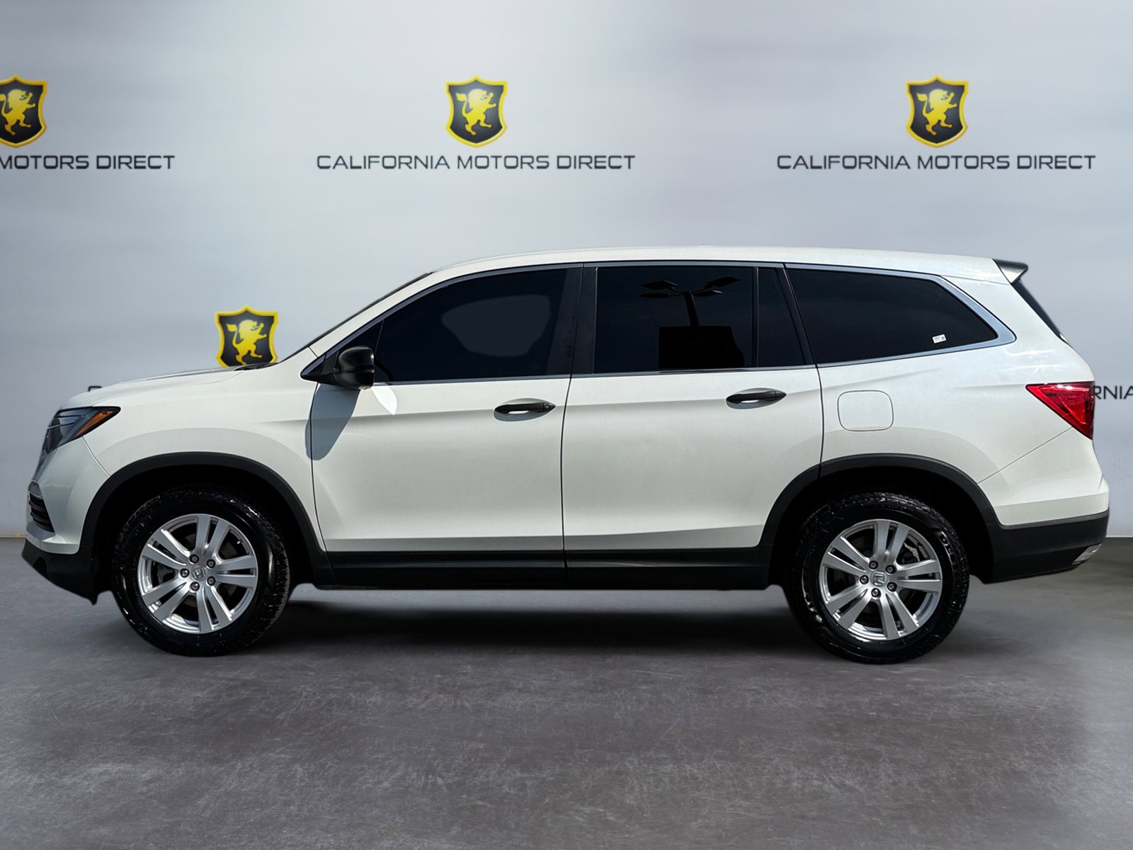 Used 2017 Honda Pilot LX image 2