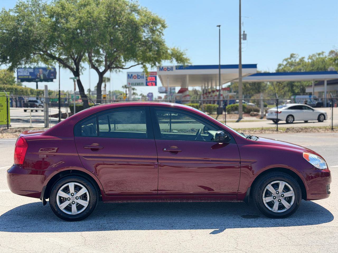 Used 2011 Hyundai Accent GLS image 6