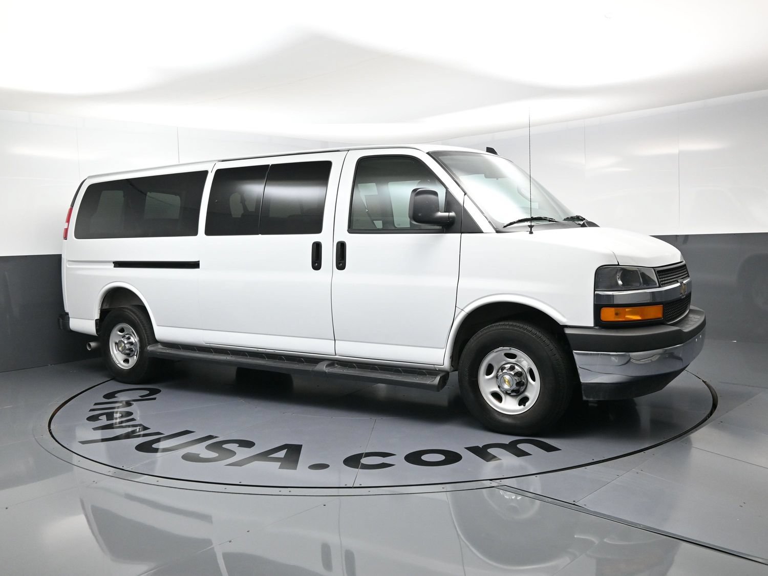 Used 2025 Chevrolet Express 3500 LT w/ LT Preferred Equipment Group RWD image 2