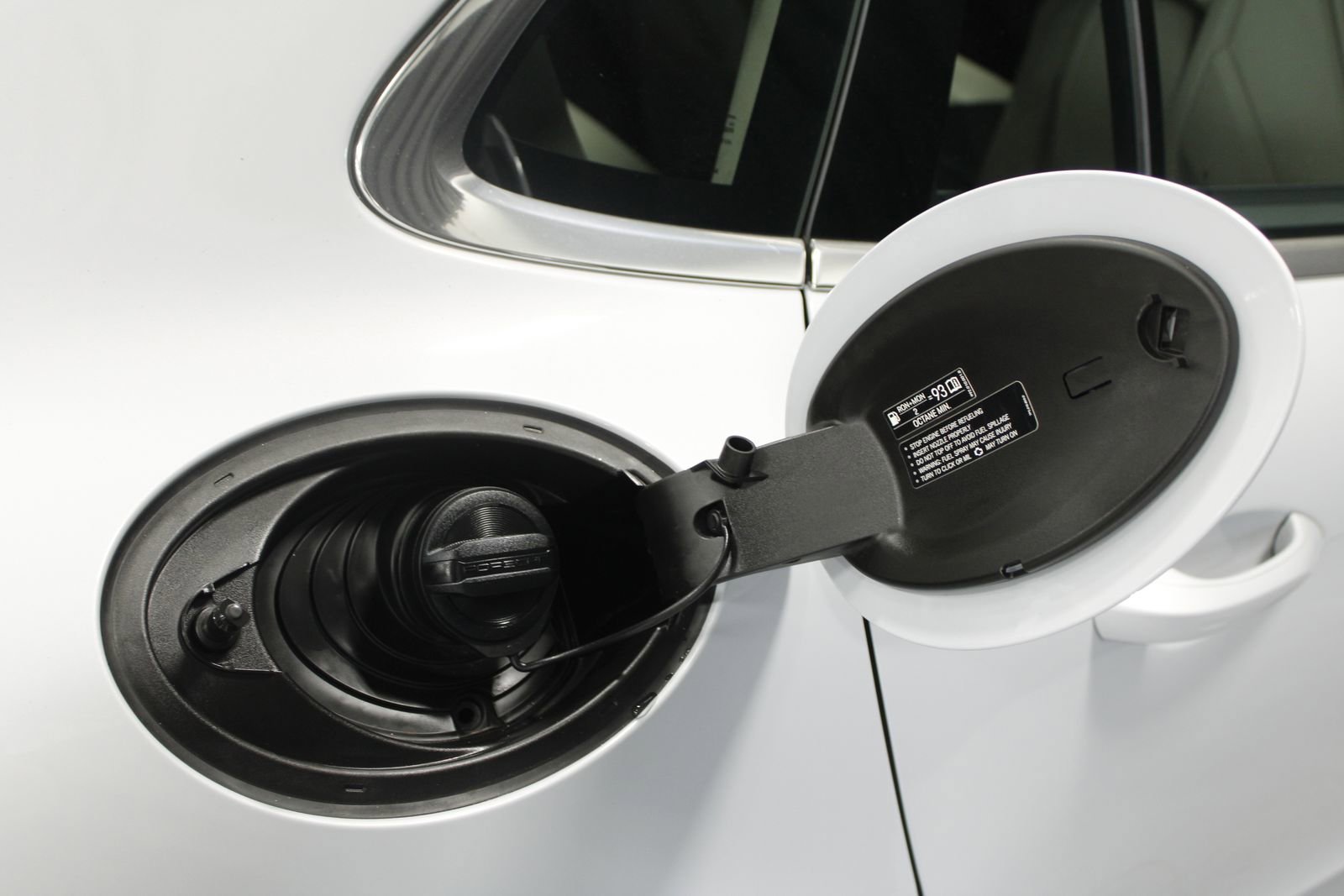 Used 2025 Porsche Panamera 4 image 18