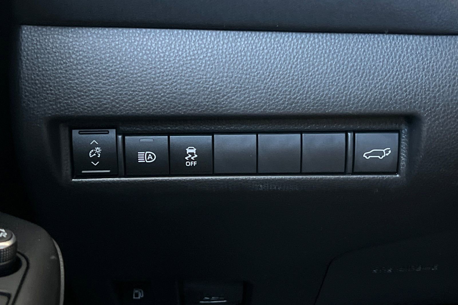 Certified 2024 Toyota Venza LE image 32