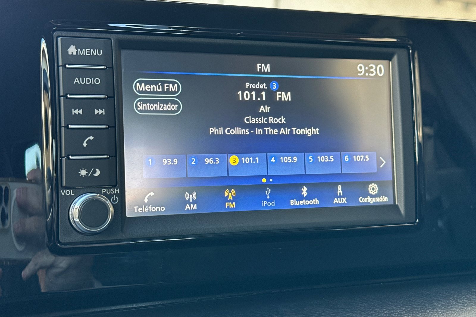 Used 2025 Nissan Kicks S image 24