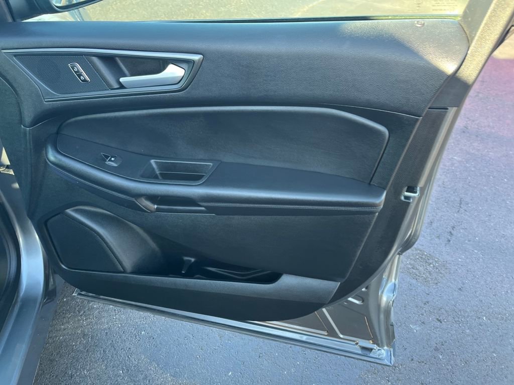 Used 2024 Ford Edge SE w/ Black Appearance Package image 27