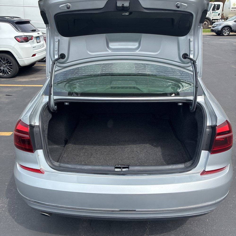Used 2017 Volkswagen Passat 1.8T SE FWD image 12