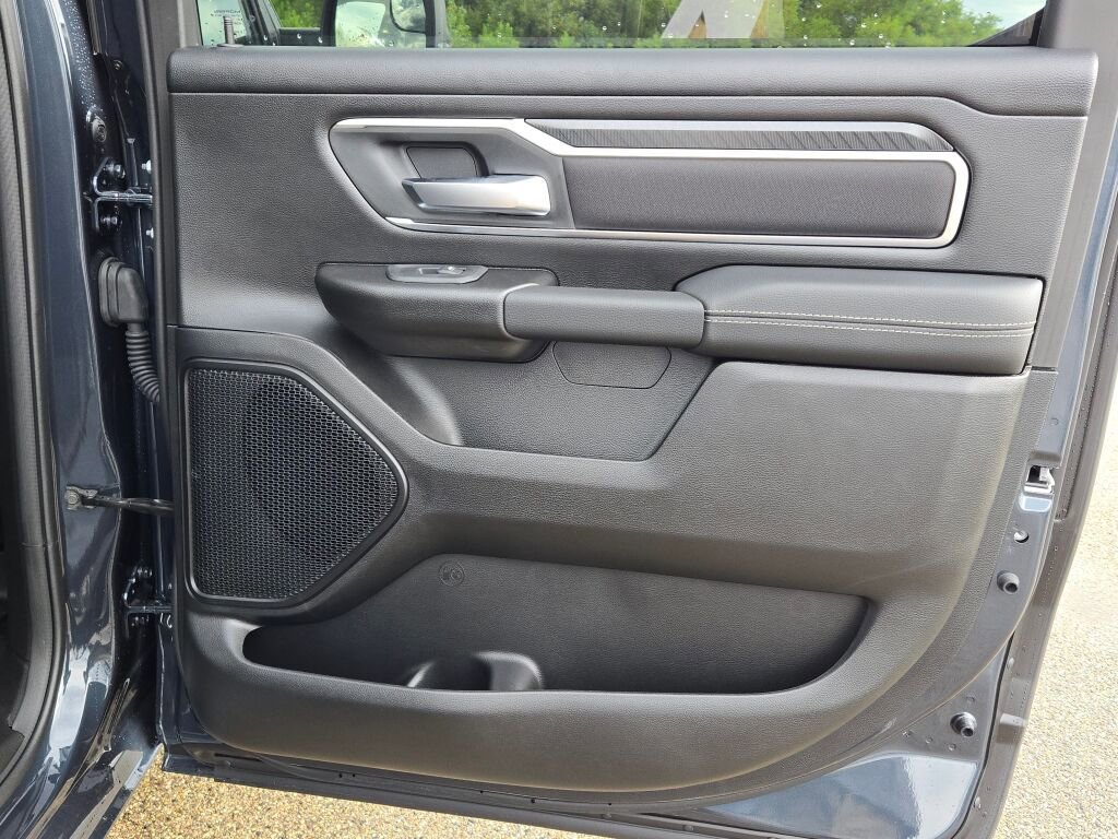 New 2026 RAM 1500 4x4 Crew Cab image 11