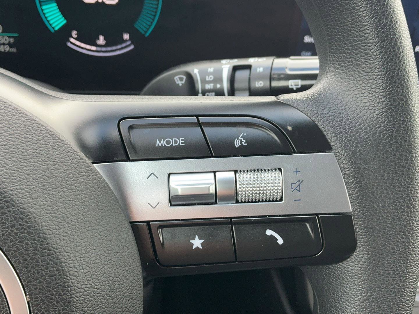 Certified 2025 Hyundai Tucson SE image 19