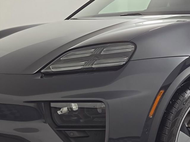 Certified 2025 Porsche Macan 4S Electric AWD/4WD image 12