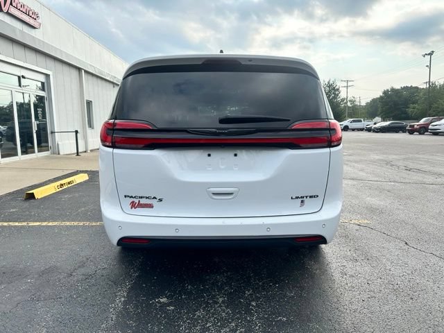 Used 2025 Chrysler Pacifica Limited FWD image 8