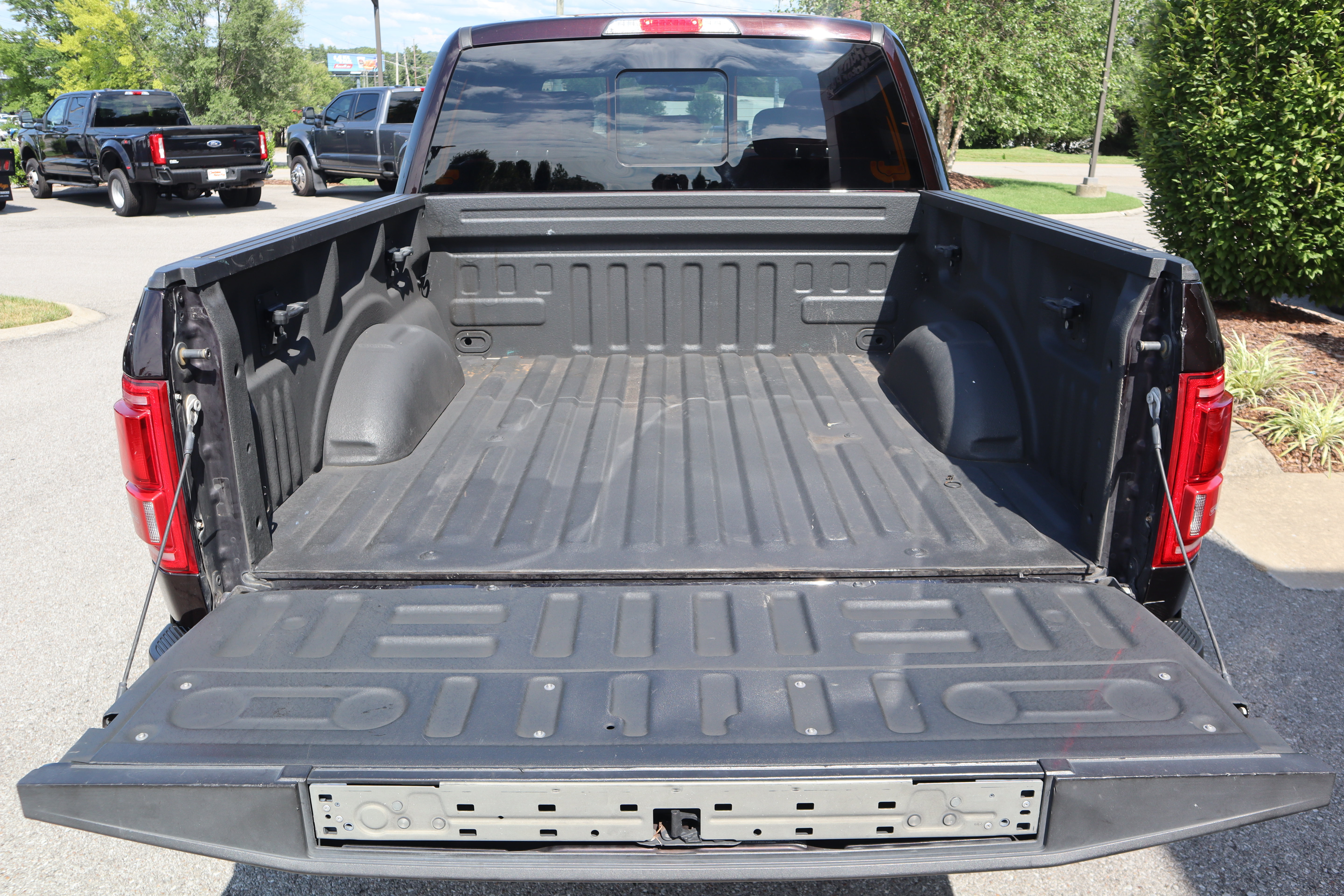 Used 2018 Ford F150 Platinum w/ Equipment Group 701A Luxury AWD/4WD image 32