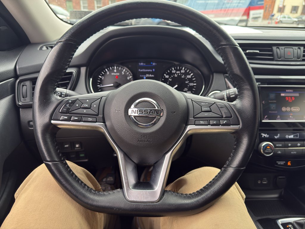 Used 2018 Nissan Rogue SV AWD/4WD image 12