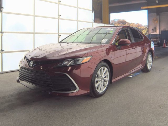 Used 2022 Toyota Camry LE image 1