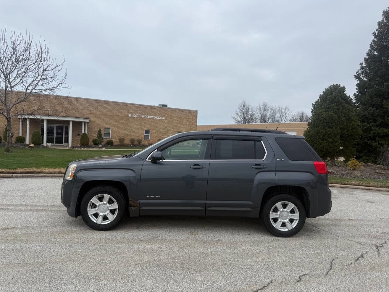 Used 2010 GMC Terrain SLE w/ Convenience Package image 2