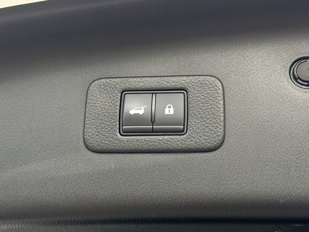 Used 2023 Nissan Armada Platinum w/ Captain's Chairs Package AWD/4WD image 7